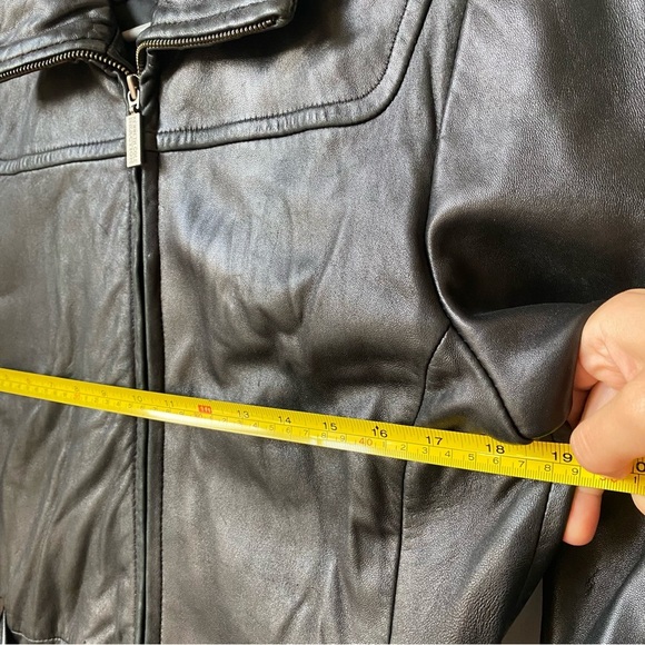 Kenneth Cole Vintage Black 100% Geniune Leather Jacket for Women size small - Picture 6 of 8